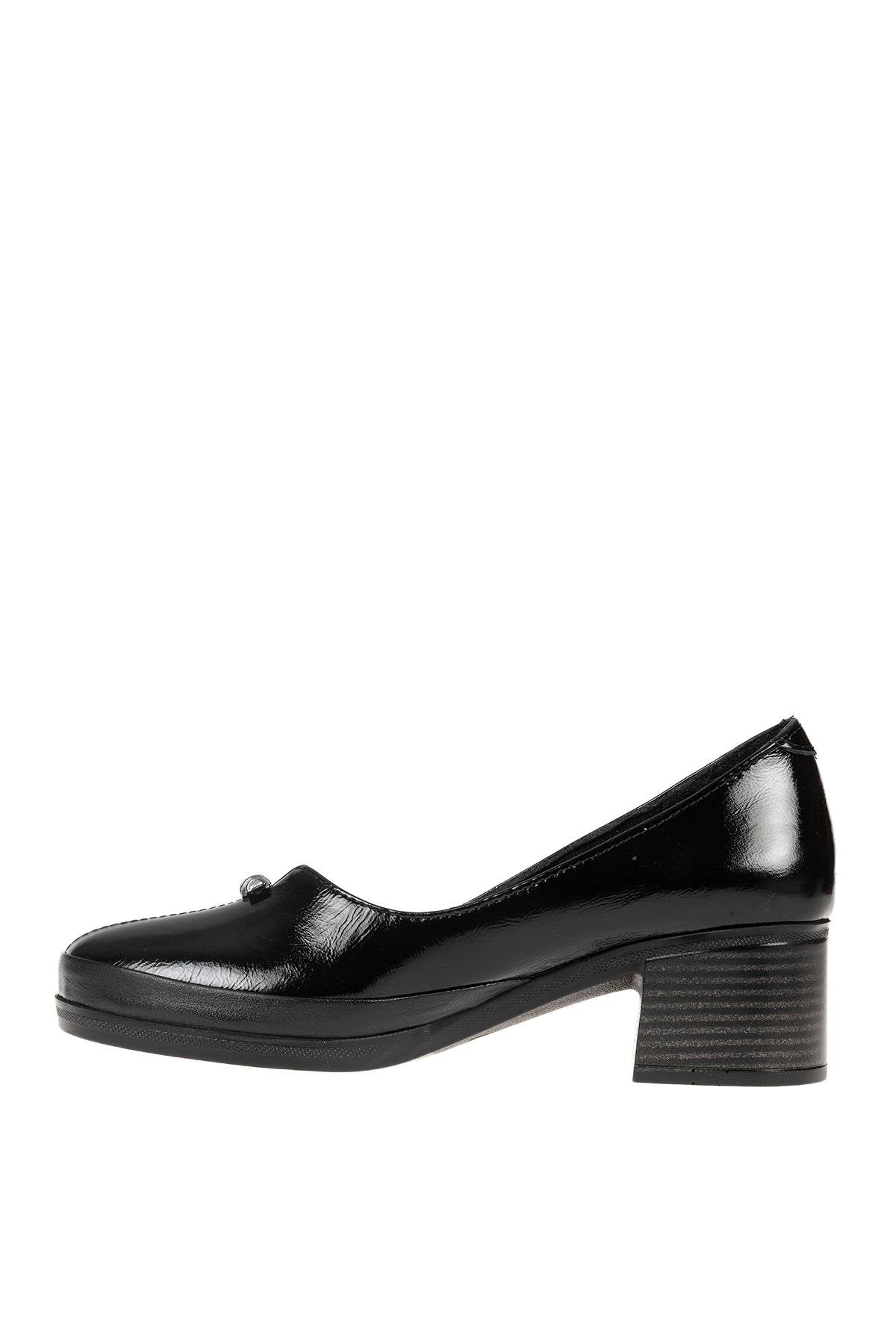 Üçel 106 HAKİKİ DERİ KADIN AYAKKABI SİYAH RUGAN